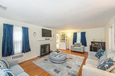 Image de Spacious 5-Bedroom 6 Bed House In Gorgeous Upper Montclair with Ac, Theater Room