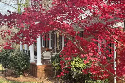 Image de “The Big Friendly” Spacious 6-bedroom house in amazing Greensboro!
