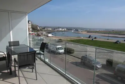 Image de Appartement tt confort à vue exceptionnelle sur port, plage et mer