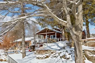 Image de Accès au Lac - Spa privé - Billard | Rustique