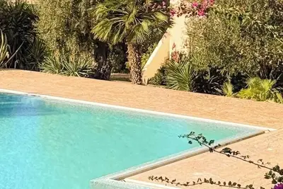 Image de Beautiful retreat view with swimming pool, Sub Paradise