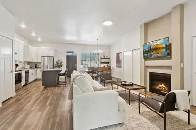 Image de Cozy 1-Bed Getaway | Walk to Midway downtown