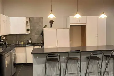 Image de Modern Cozy House in Heart of Bfn - pool & braai