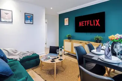 Image de 3x Bedroom Apartment (Sleeps 6x) w. Ample Parking