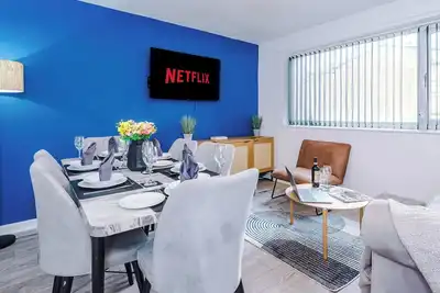 Image de 3x Bedroom Apartment (Sleeps 6x) w. Ample Parking