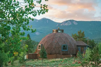 Image de Stunning Geodesic Dome cabin with Panoramic mountain views and hiking trails!
