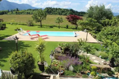 Image de Entre lac et montagnes, un espace vacances dans un parc arboré de 3000 m²