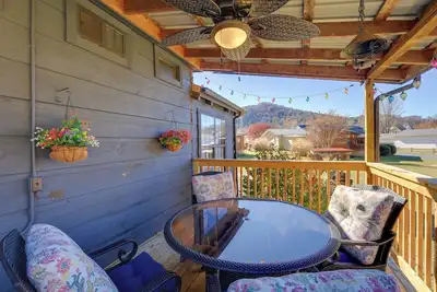 Image de Steps to Virginia Creeper Trail: Creekside Retreat