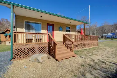 Image de < 1/2 Mi to Damascus Town Park: Cozy Cabin w/ Deck