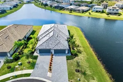 Image de Luxury Villa in Lakewood Ranch-Resort-Style Living near Beaches and Golf