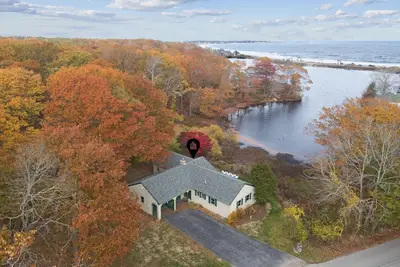 Image de Water views! Walk to Beach-Deck|Pet Friendly