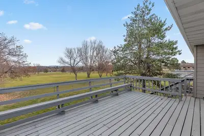 Image de Peaceful and serene 3-bedroom townhouse located on the 10th Hole of Lake Hills.