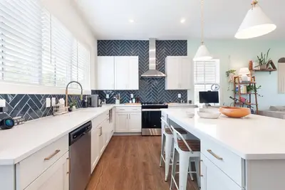 Image de Stylish Townhome Minutes From Grant Park and Steps From the Atl BeltLine!