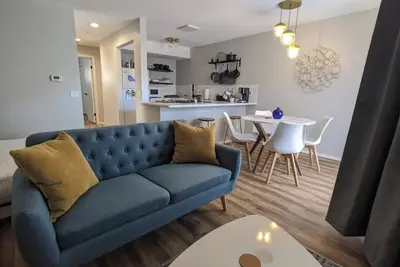 Image de Romantic Boutique Getaway with Modern Remodel.