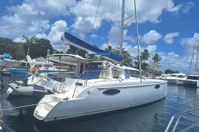 Image de bateau catamaran  partagé au mouillage de anse mitan les trois îlets martinique
