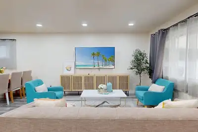 Image de A Serene 4br Huntington Beach Home Close to Beaches and DisneyLand