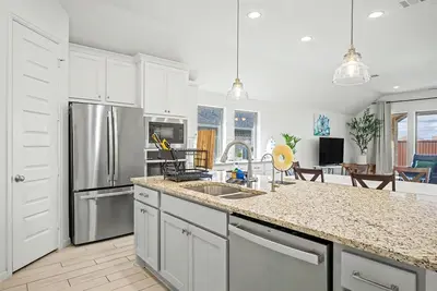 Image de Modern Suburban Retreat Near Shopping & Parks