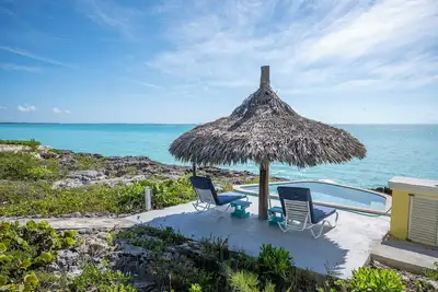 Image de Newly Remodeled Estate Directly on the Calm Caribbean w/Pool, Views