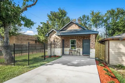 Image de 2 King Beds! New Detached Home w/ Roll-In Shower