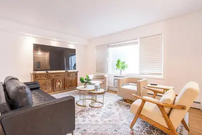 Image de Stylish 2-Bedroom Condo – Easy Drive to Downtown Chicago & Midway Airport