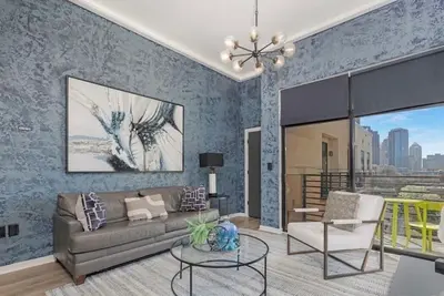 Image de Uptown Condo w/ Skyline Views, Pool, Free Parking