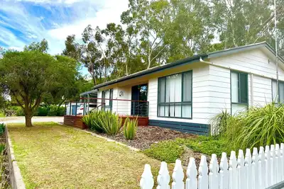 Image de Among the Gums, Armagh, Clare Valley