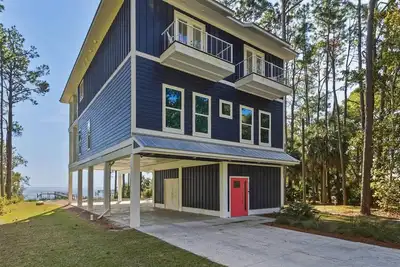 Image de Salty Johnson- Stay salty, stay awhile.