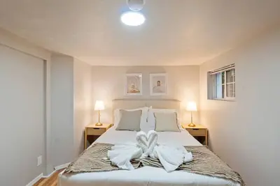 Image de Cozy 1br/1ba Lower Unit Near Uw | Walk to Campus