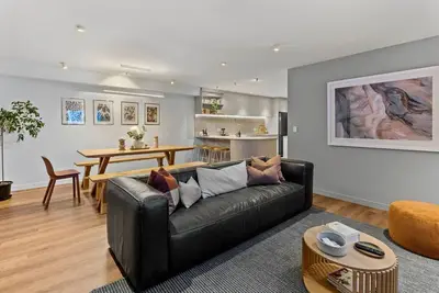 Image de Spacious Coastal Luxe Home with Sea View & Parking