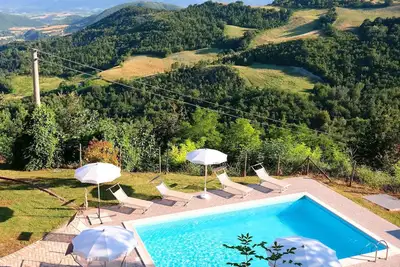 Image de Maison de vacances privée avec Wifi, piscine privée, Tv, terrasse, vue panoramique, près de Urbin