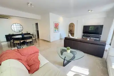 Image de Wealthystays: Stasandrou Residence