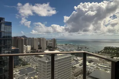 Image de Lux Sky Ala Moana 39th Fl  • Modern Monthly Suite/Walk to the mall, Magic Island