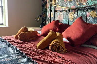 Image de Large Period Property On The Edge Of City Centre.