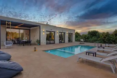 Image de PanStel - Villa Aurora with heated pool & jacuzzi, chania, crete