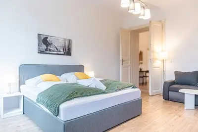 Image de Chic 2br Apt | Ideal for Families & Groups