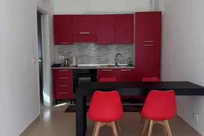 Image de P. T in front of hospital and university pole 5 minutes Gdf student school