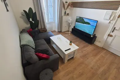 Image de Spacieux T2 proche Gare - Lit Queen size & Netflix