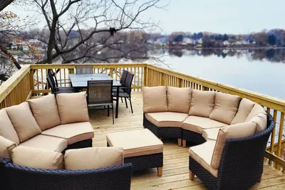 Image de Waterfront 5 bedroom Villa with Theater & Gameroom.