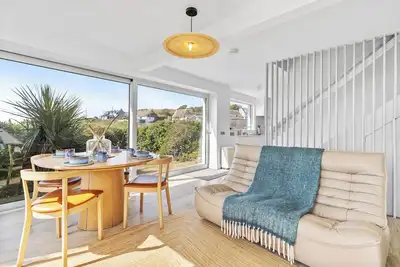 Image de Beautiful 4-bedroom house with stunning sea views in the village of Guileen