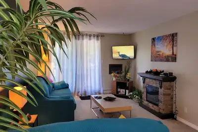 Image de Top floor, conveniently located home away from home