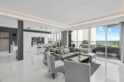 Image de Luxury Oceanfront Condo at Azure | Eagle Beach