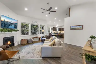 Image de Indio Getaway- 4 Bedroom, 2 Bathroom- Sleeps 9.