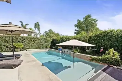 Image de Urban comfort: Home w/ Game Room & Backyard Oasis