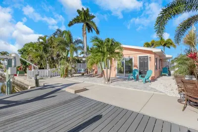 Image de Bring Your Boat! Gulf Access, New Remodel! Fishing Cottage in Matlacha! Free Bikes, Parking & Wifi!