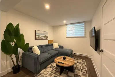 Image de Beautiful Spacious 4br with Parking, Near Montreal