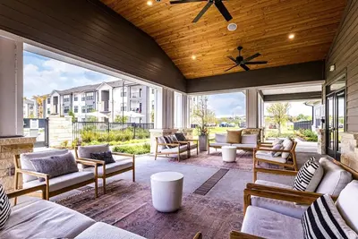 Image de Landing | Modern 2bd, Courtyard, Game Room