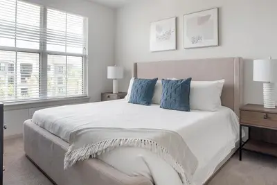 Image de Landing | Incredible 2bd, Pool, Gym