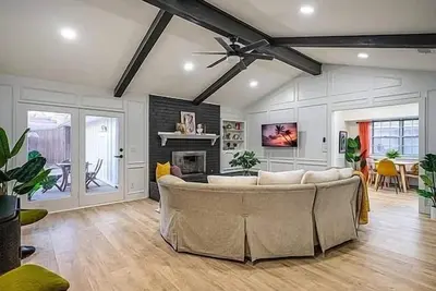 Image de Plano Elegance Retreat with 4 Bedrooms