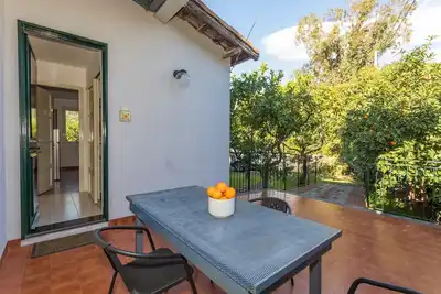 Image de Appartement 'Casa Dell'Eucalyptus - Girasole Blu' avec vue montagne, Wi-Fi et climatisation