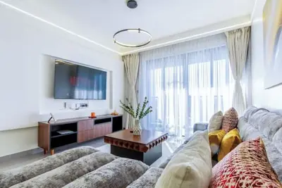 Image de Stylish and spacious 2 bedroom unit with modern comfort and great amenities.